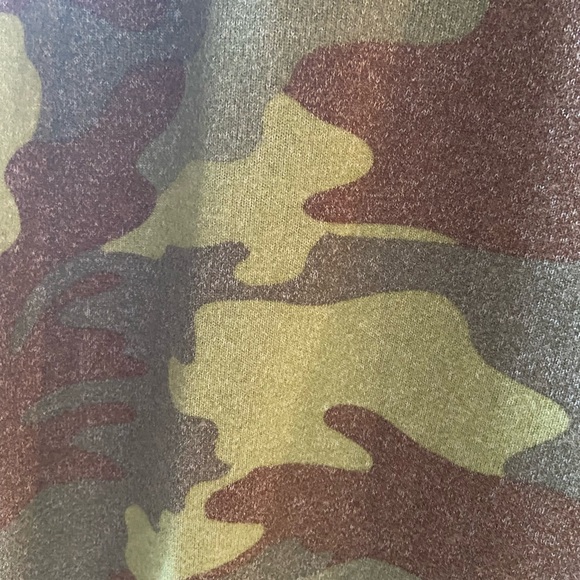 ABOUND SWEATSHIRT in TRENDY OLIVE CAMO PRINT NWT - Picture 5 of 7